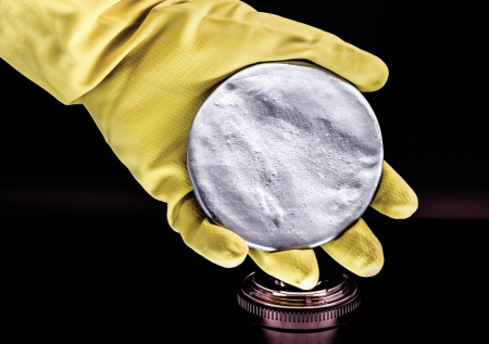 Политолог объяснил, почему США не будут перевозить уран из Ирана в Россию