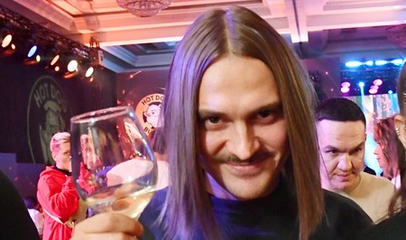Сбежавший лидер Little Big нашел способ зарабатывать в России