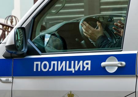Мужчина разгромил подъезд в Кирове и попал на видео
