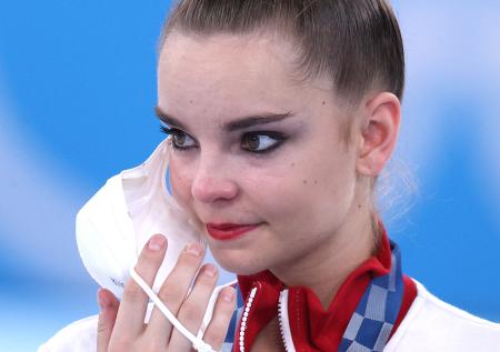 Дина Аверина выиграла упражнения с мячом на ЧМ, у Арины — серебро