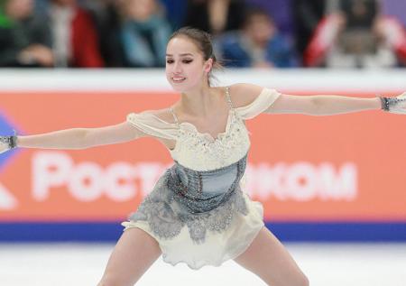 Фигуристка Загитова провела благотворительную встречу с детской командой