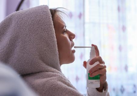 Лор дал простые советы, как уберечь горло осенью