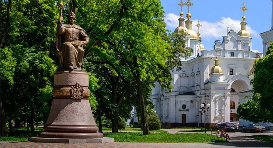 Памятник гетману Мазепе в Полтаве