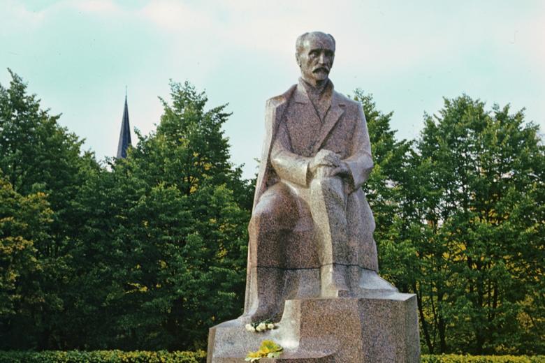 Памятник Янису Райнису