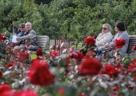 Геронтолог назвал преимущества пожилых людей перед молодыми после пандемии