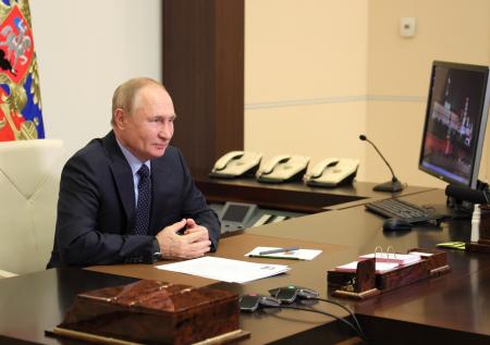 Путин вышел из самоизоляции 