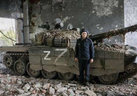 Военэксперт оценил тактику танковых атак в уличных боях за Угледар