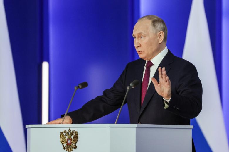 Президент РФ Владимир Путин во время выступления с ежегодным посланием Федеральному собранию РФ в Гостином Дворе