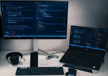 Разработчик из Петербурга сравнил свой язык программирования со Swift