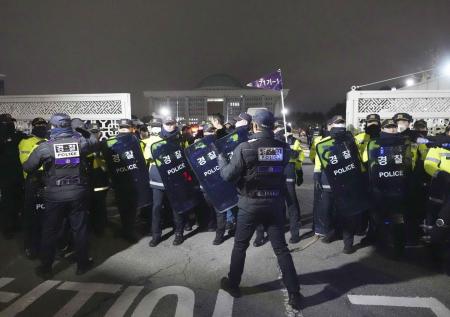 Ситуация в Южной Корее 3 декабря: военное положение, реакция, что случилось