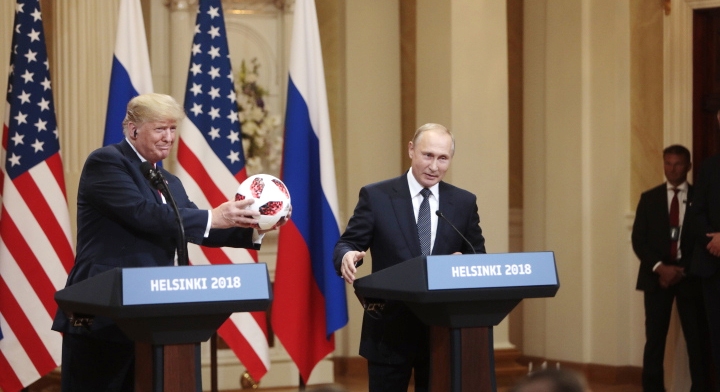 Президент РФ Владимир Путин и лидер США Дональд Трамп