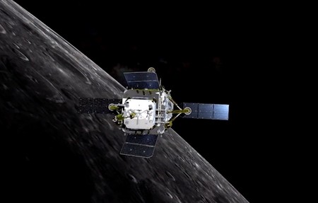 Китайский космический аппарат успешно приземлился на Луну