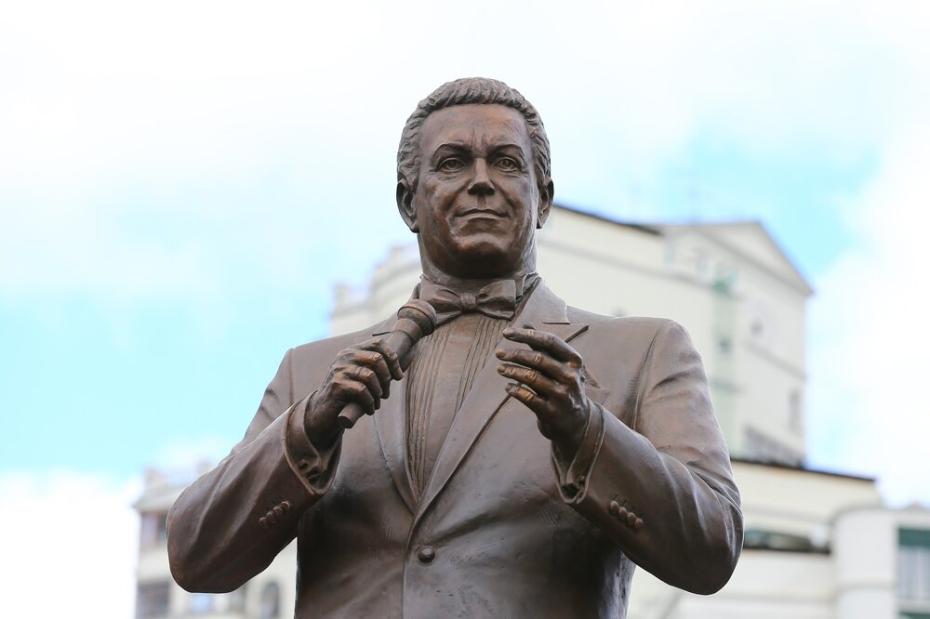 Открытие памятника Иосифу Кобзону в Оружейном пер. в центре Москвы 9 сентября 2022 года