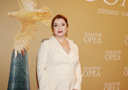 Сотникову раскритиковали за выбор наряда на премии «Золотой орел»