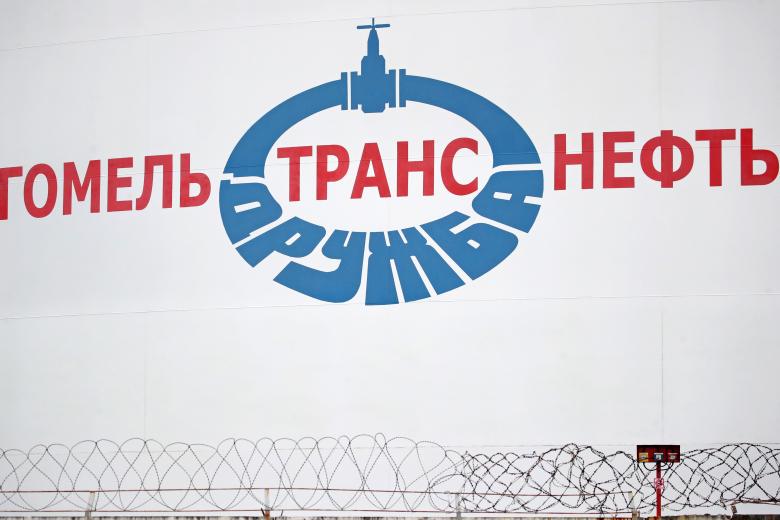 Эмблема ОАО Гомельтранснефть Дружба на емкости для хранения нефти