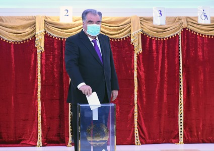 Рахмон набрал более 90% голосов на выборах президента Таджикистана