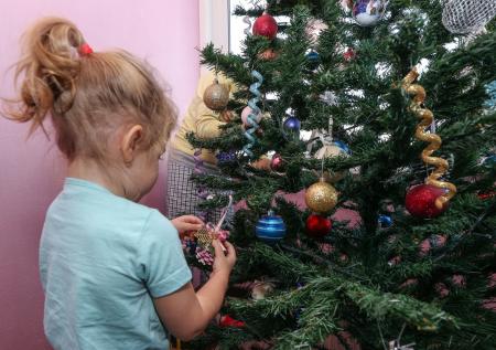 Родителям дали советы, как не разочаровать ребенка во время Нового года