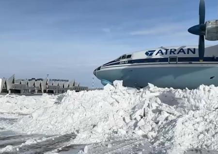 Аэропорт на Ямале закрыли после аварийной посадки самолета