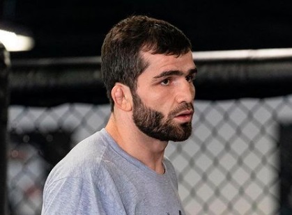 Валиев победил Барселоса, выдержав два нокдауна на UFC в Лас-Вегасе