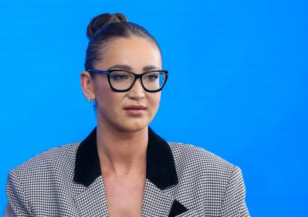 Бузова покинула Россию, оставив странное сообщение