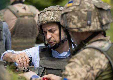 Экс-дипломат сообщил о тайной поездке Зеленского на передовую в Донбассе