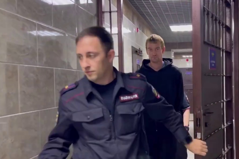 Игорь Бердов (на втором плане)