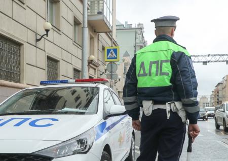 Автомобиль влетел в витрину ресторана на набережной Фонтанки в Петербурге