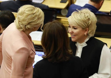 Депутат Гусева призвала наказать распространителей фейка о Медведеве