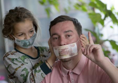 «За какие заслуги?!»: россияне возмущены идеей об отцовском капитале