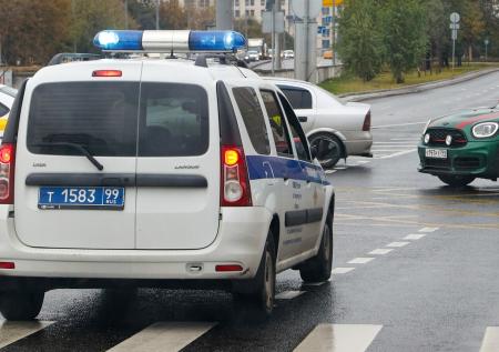 Женщина под проукраинские лозунги облила сотрудницу банка зеленкой