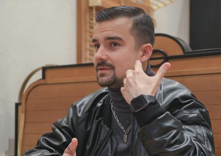 Парикмахер Лазарева оценил новые образы Билана, Кончиты и Киркорова