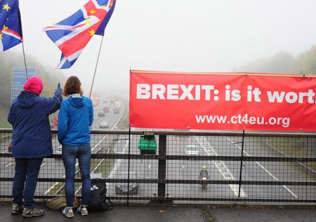 Туск захотел от Мэй конкретики по Brexit