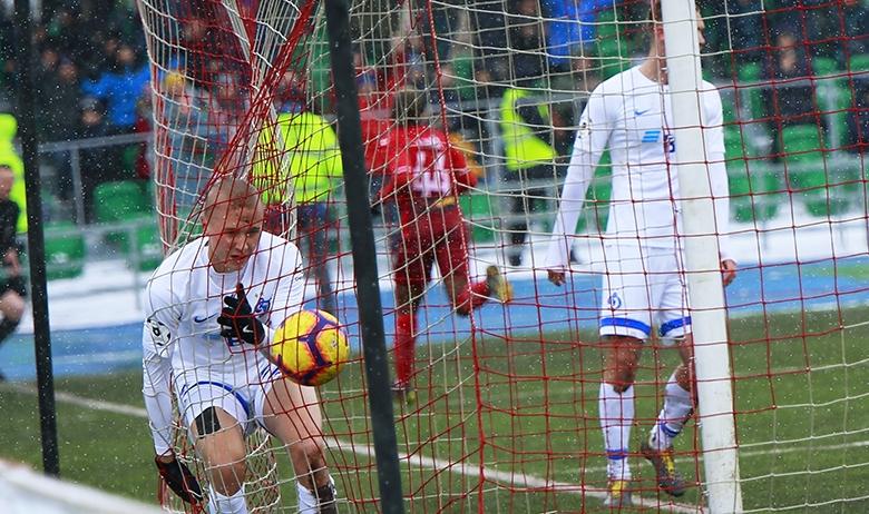 Вратарь ФК «Динамо» Антон Шунин 