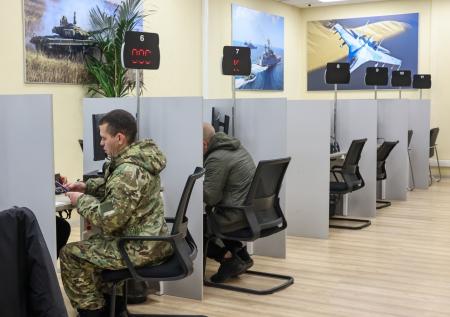 Стало известно, сколько россиян пошли на контрактную службу в 2024 году