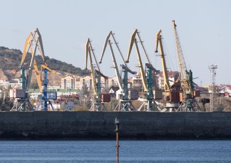В Крыму объяснили, от чего зависит возобновление работы портов