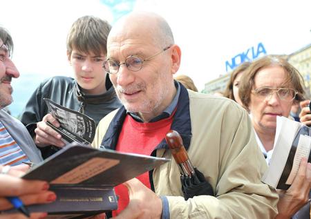 Акунин пообещал выпустить три новых книги
