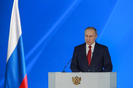 Путин поздравил военнослужащих и ветеранов сил спецопераций