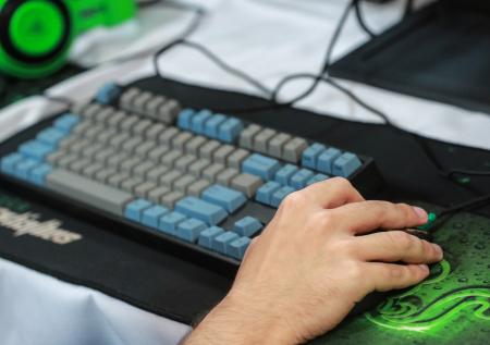 Спецназ скрутил игравшего в CS за террористов геймера в Нижнем Тагиле