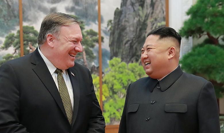 Госсекретарь США Майк Помпео и глава КНДР Ким Чен Ын 