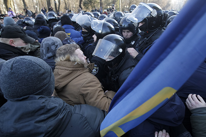 Митинг против земельной реформы возле здания Верховной рады