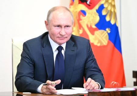 Путин поздравил педагогов с праздником и объявил 2023-й Годом учителя