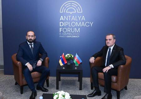 В Турции прошли переговоры глав МИД Армении и Азербайджана