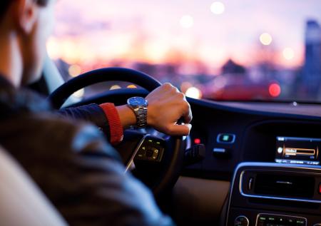 В Дагестане трое неизвестных пытались похитить на улице девушку