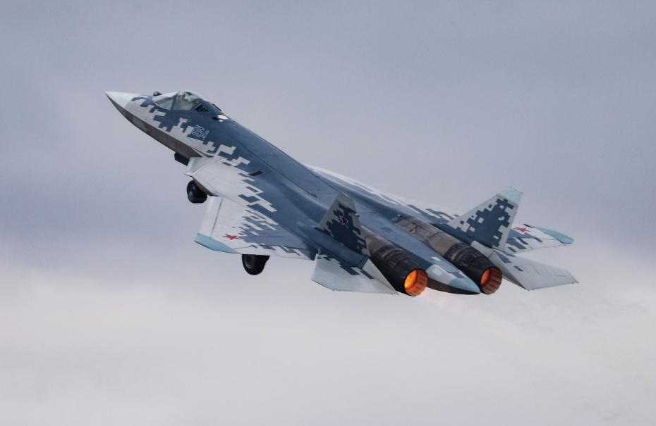 Истребитель пятого поколения Су-57Э