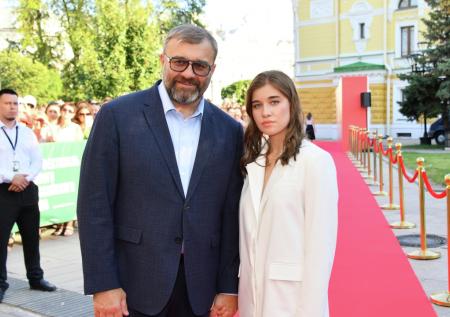 Михаил Пореченков вывел в свет повзрослевшую дочь