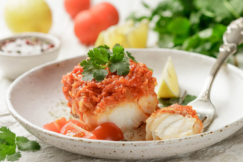 Минтай с морковью и луком на сковороде, пошаговый рецепт с фото