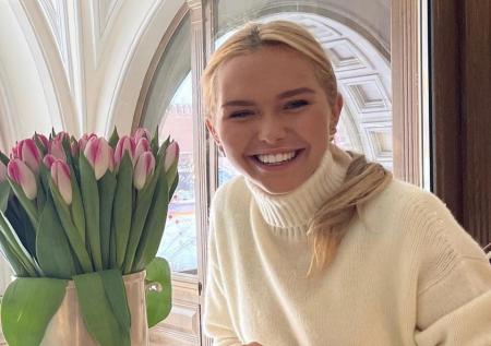 Дочь Маликова в белом свитере отметила 21-летие в элитном ресторане