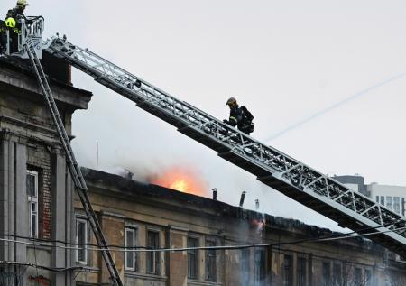 Названа возможная причина крупного пожара на северо-западе Москвы