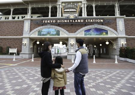 Disneyland в Токио останется закрытым до апреля из-за коронавируса
