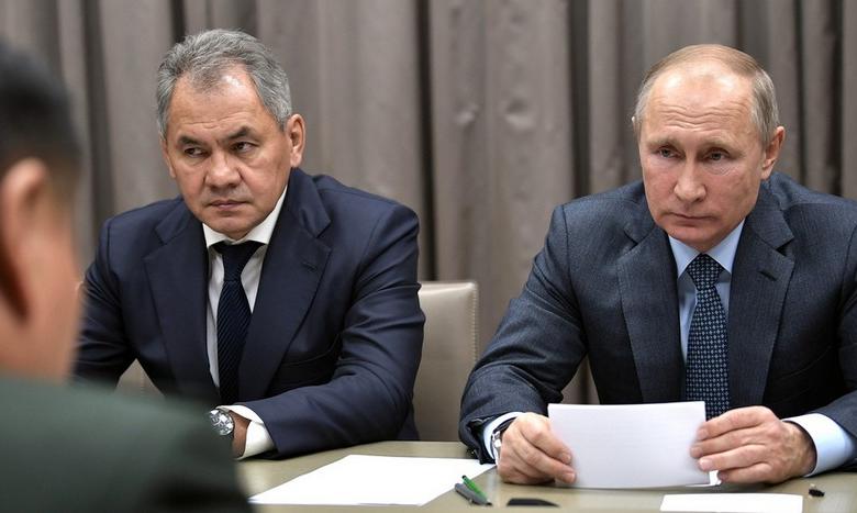 Президент РФ Владимир Путин и министр обороны Сергей Шойгу